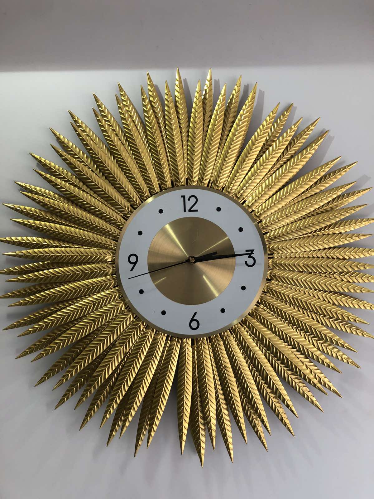 Functional And Eye-catching Radiating Gold Wall Clock Decor