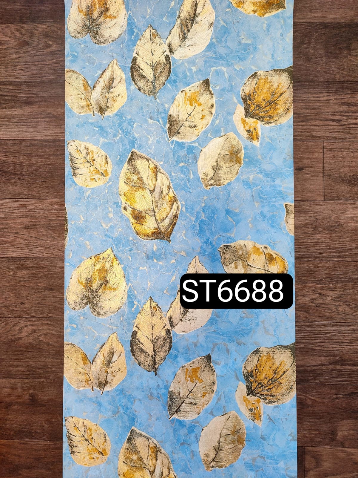 🏡 Wallpaper With a Leaf-Themed Design 🏡