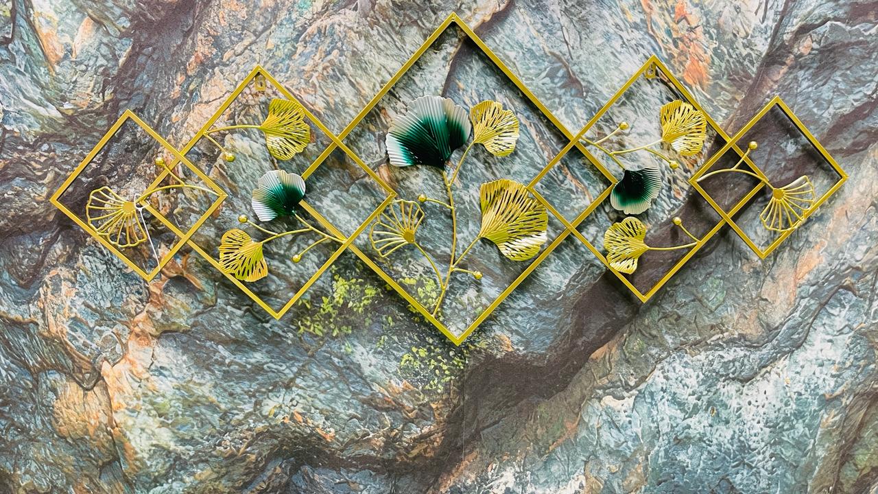 Resemble of Gingko Leaves Metal Frame Decor
