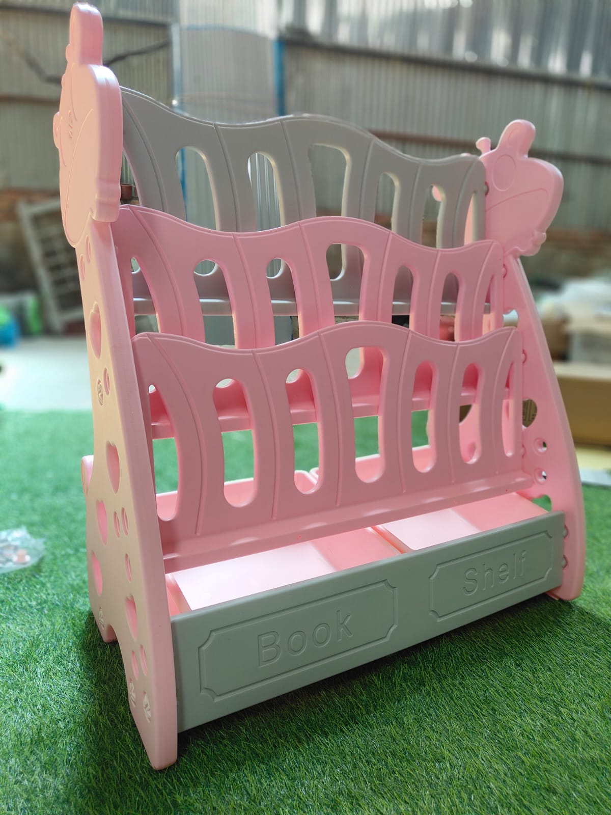 Beautiful book rack in two colors for your children 💥