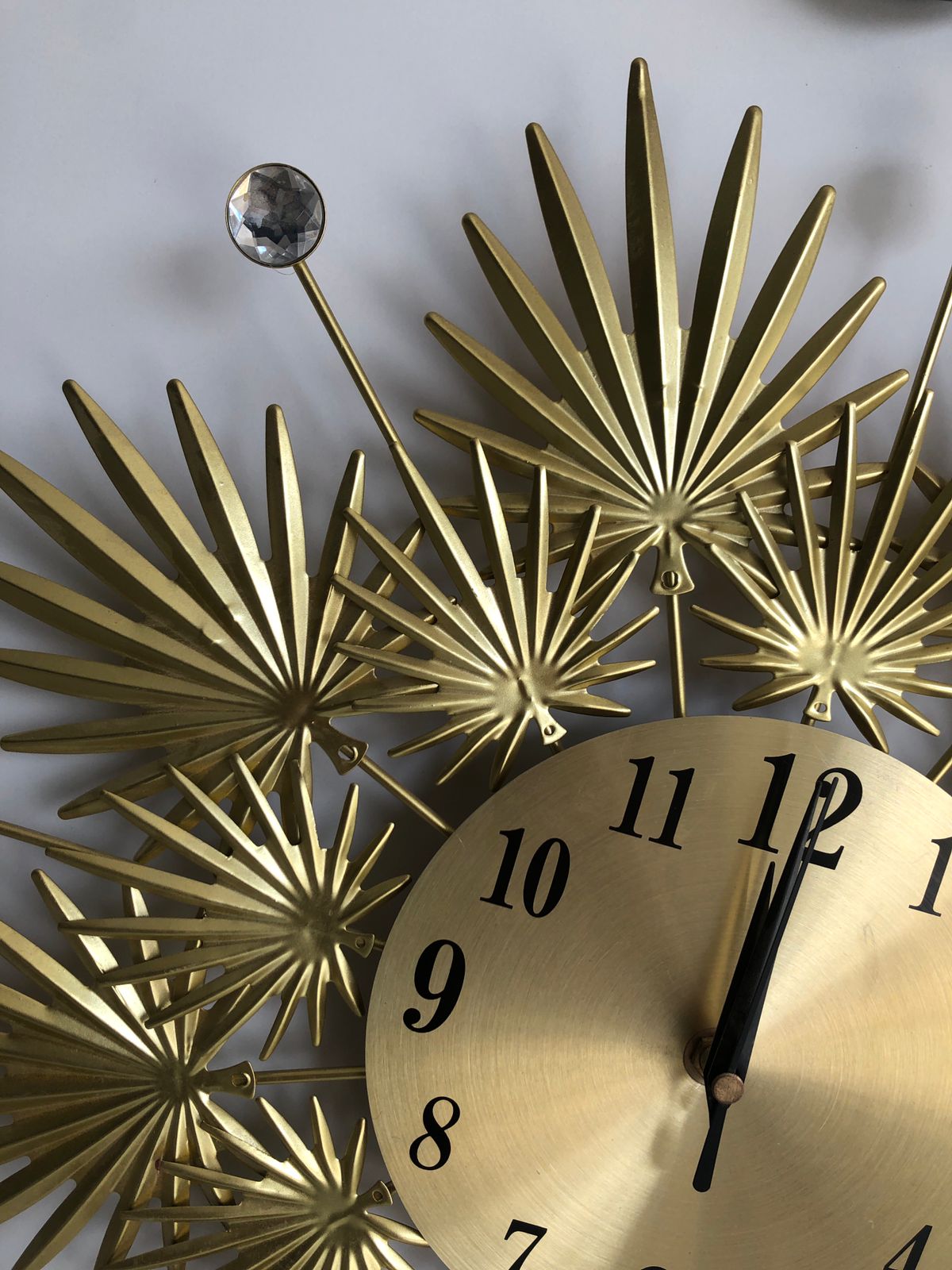 Luxurious Golden Leafy Design Wall Clock