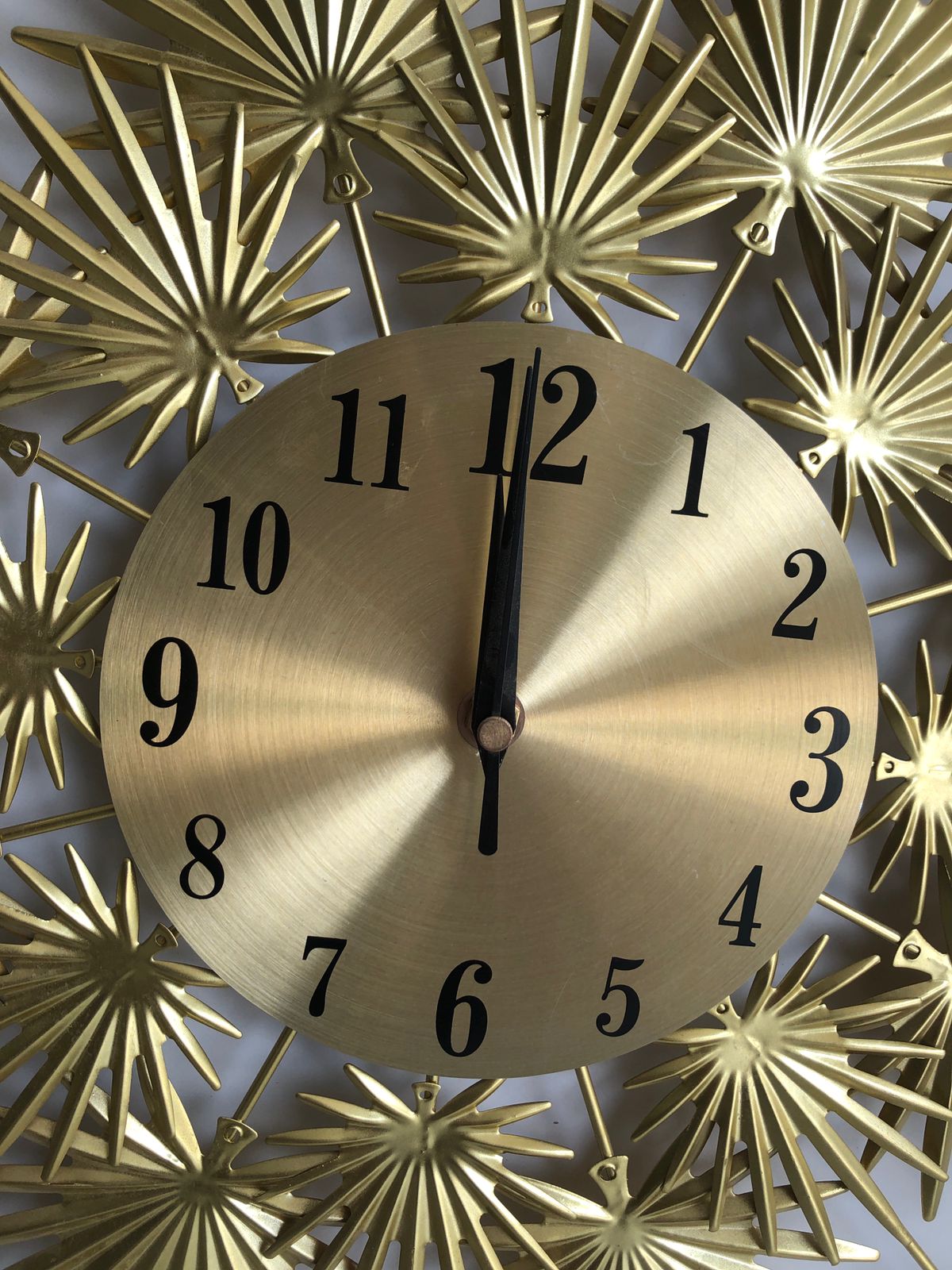 Luxurious Golden Leafy Design Wall Clock