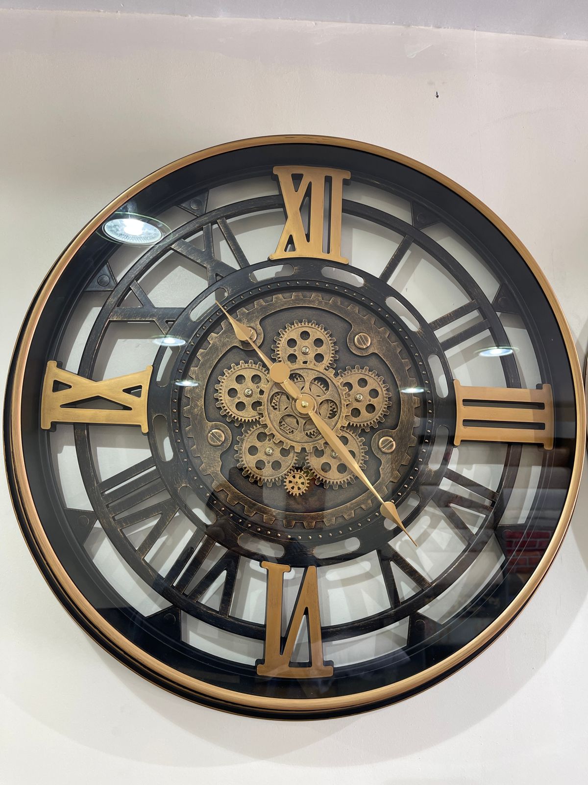 Add a touch of elegance and vintage charm to your space with this stunning wall clock 🕰️✨