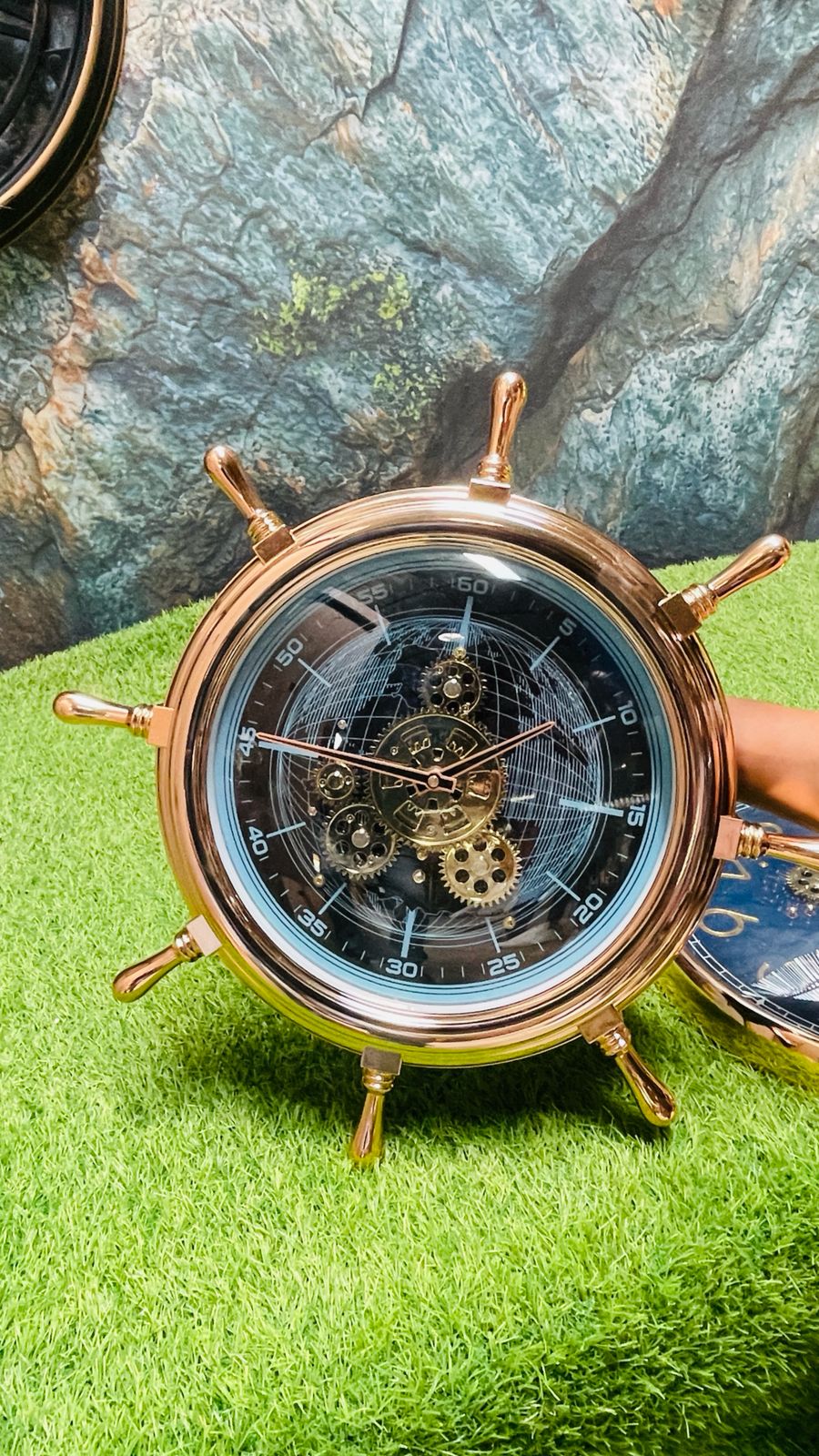 Mechanical Design Resembling A World Map Pattern Wall Clock