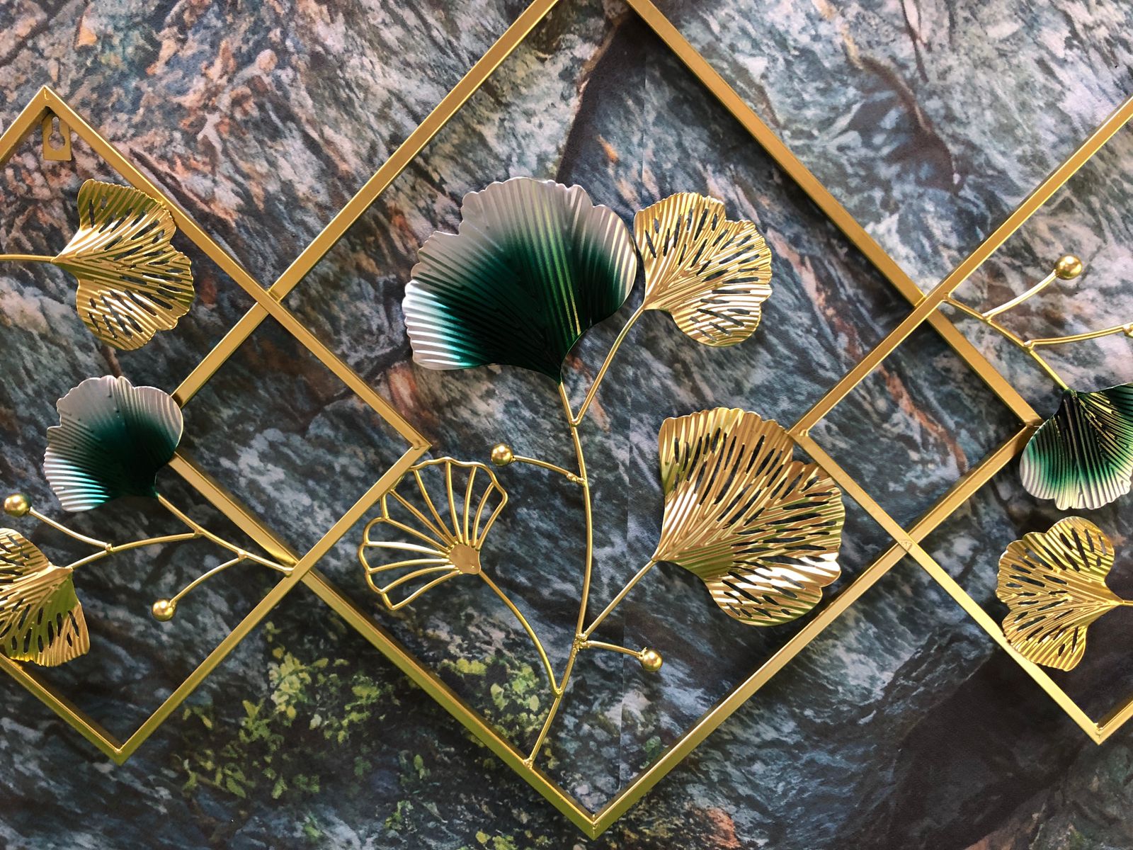 Resemble of Gingko Leaves Metal Frame Decor