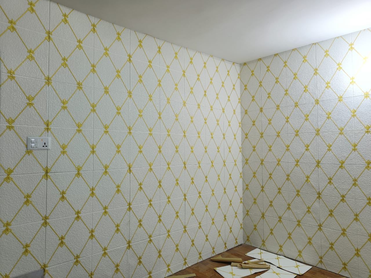 Lovely Golden Flowers With Leafy Patterns On A Delightful Wallfoam